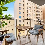 Lumina Comfortable Apartment With Balcony
