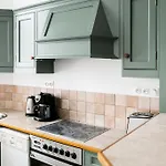 Roommate Apartments Boduena