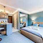 Gold Apartment Zlota - Palace Of Culture View- Netflix