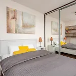 Apartment (42 m²), 1 Schlafzimmer und 1 eigene Badezimmer in Warschau Stadtzentrum