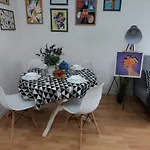 Hello Warsaw! Calm Artistic City Center Apartment