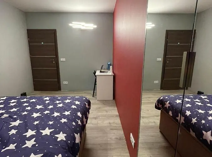 A Large Luxurious Private Room, In A Shared Apartment-Close To The City Centre