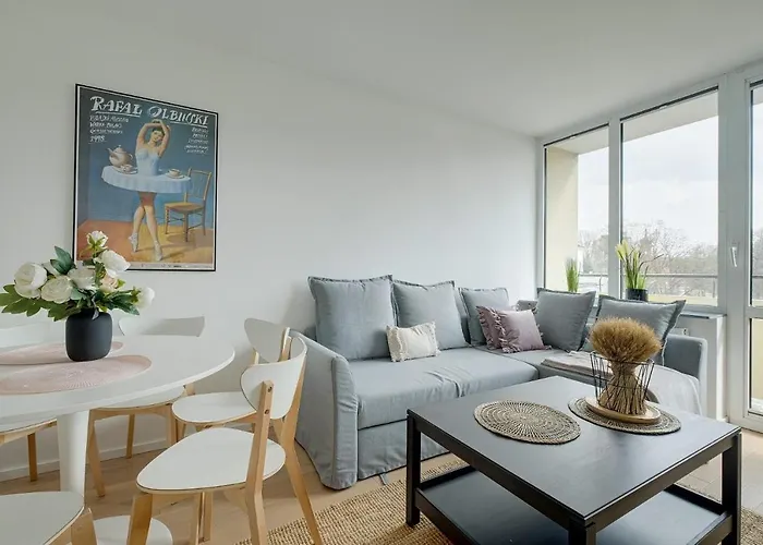 Luxurious 3Br Apt Center