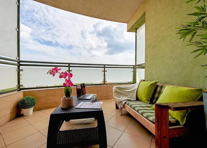 Family Apartment With A Terrace On Aleje Jerozolimskie