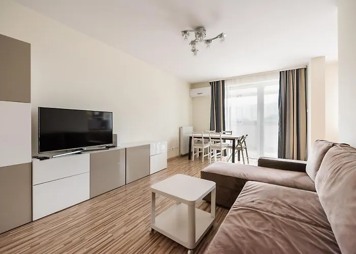 Metro Kondratowicza Spacious Apartment
