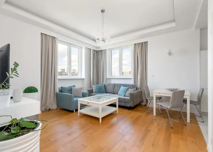Przestronny Apartament Z Widokiem Na Miasto W Warszawie
