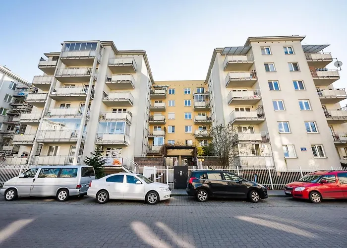 Metro Kondratowicza Peaceful Apartment