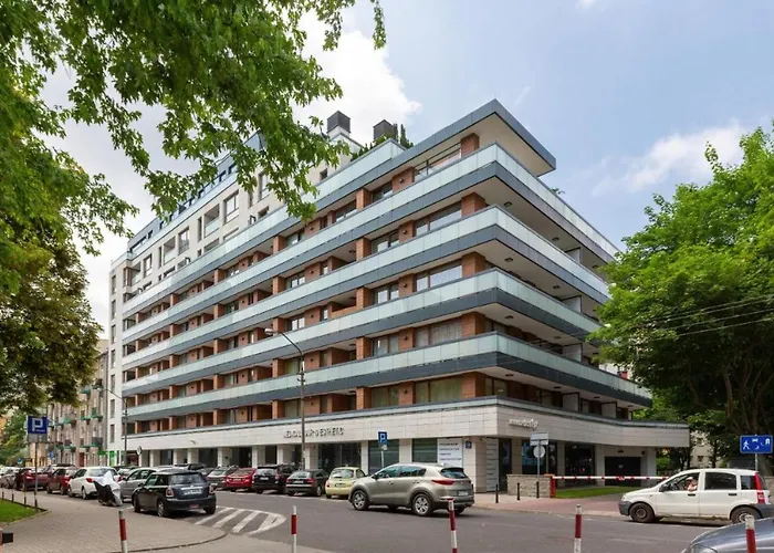 Modern Apartment With Pool Near Golden Terraces