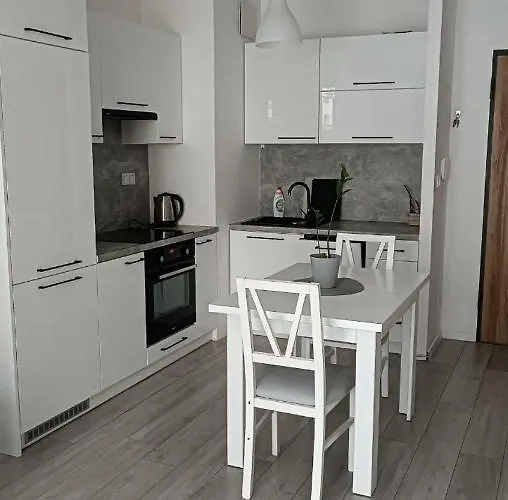 Apartment Z Ogrodkiem Na Warszawskiej Woli