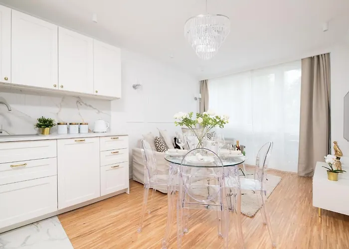 Glam & Modern By Cooee Apartments
