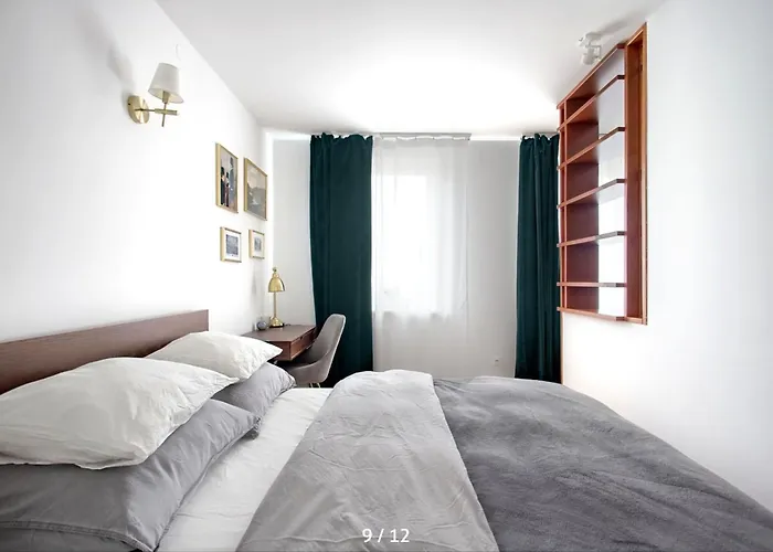 Spacious Quiet Apt Close To The Belvedere Palace