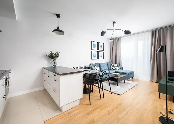Metro Mlynow Homely Apartment