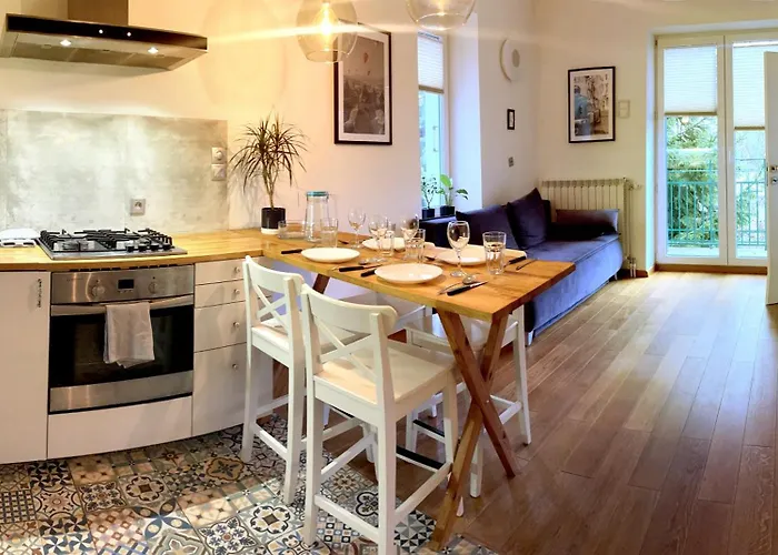 Royal Lazienki. Beautiful Apartment By The Park.
