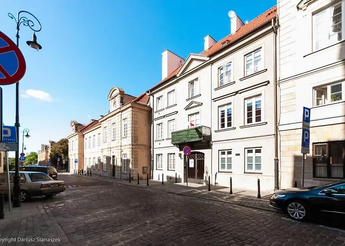 Gorgeous Historic Tenement Apt. - New Town Square!