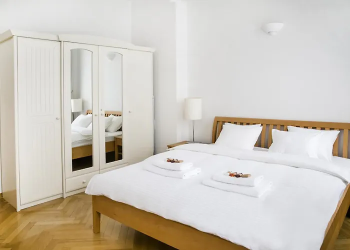 Roommate Apartments Boduena