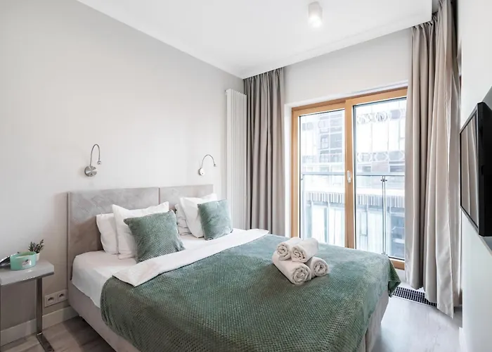 Golden Apartments -City Center - Mennica Residence