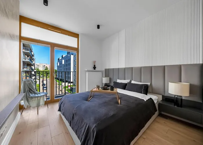 Mokotow Apt - Balcony, Ac, Bus & Park Nearby