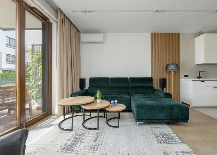 Spacious Family Apartment With Garden & Parking By Noclegi Renters