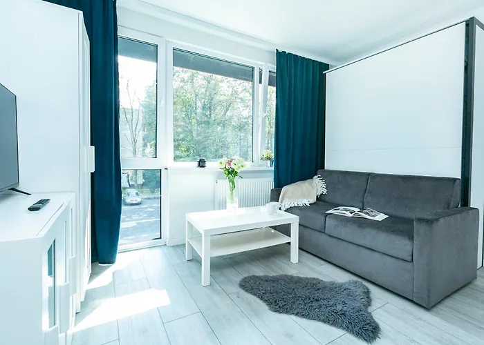 Batorego 18 - Yellow - Stacja Metra 300M - Underground Station 300M - Better Rental