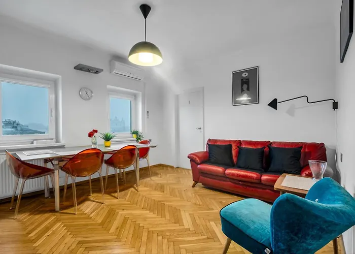 Plac Zbawiciela Spacious Apartment
