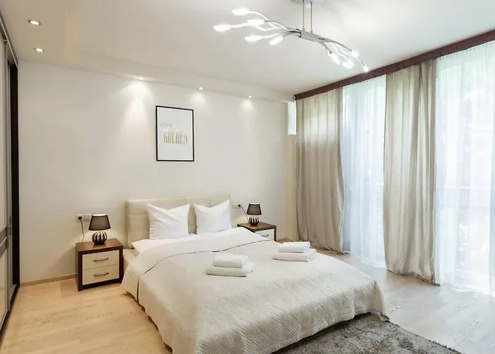 Urban Chic - One Bedroom Apartment -Luxury Warsaw Stays - Grzybowska 5