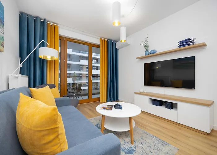 Air Conditioned Apartment In Warsaw With Parking, Desk And Bathtub By Noclegi Renters