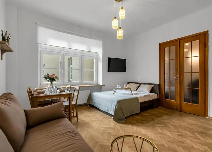 Mokotow Studio - Top Location, Tram&Shops Nearby - By Rentujemy
