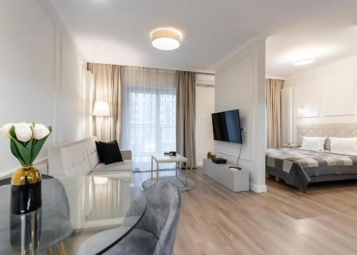 Urban Chic - Luxury Warsaw Stays -15 People- Mennica Residence