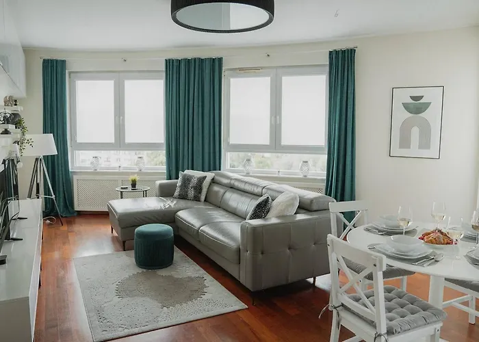Modern Apartment With Parking Near Metro Kabaty By Noclegi Renters