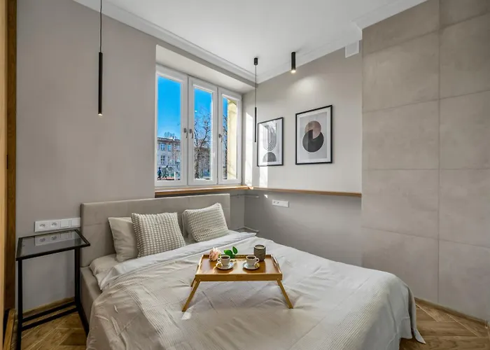Stylish Wola Apartment - 30M2, Trams Nearby - By Rentujemy