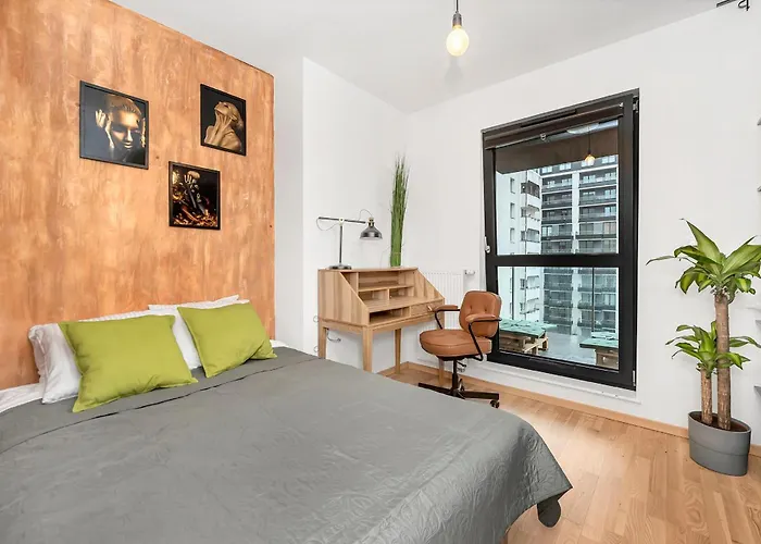 Lumina Comfortable Apartment With Balcony
