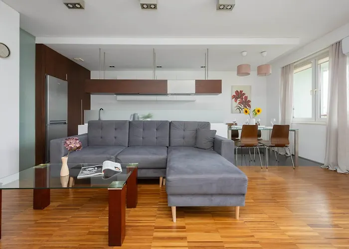 Air-Conditioned Apartment Near Lazienki Park With Parking By Noclegi Renters