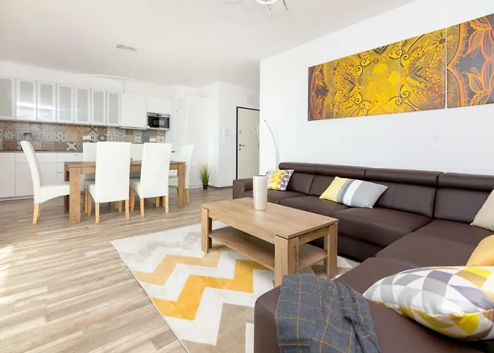 Warsaw Airport 3-Bedroom Apartment