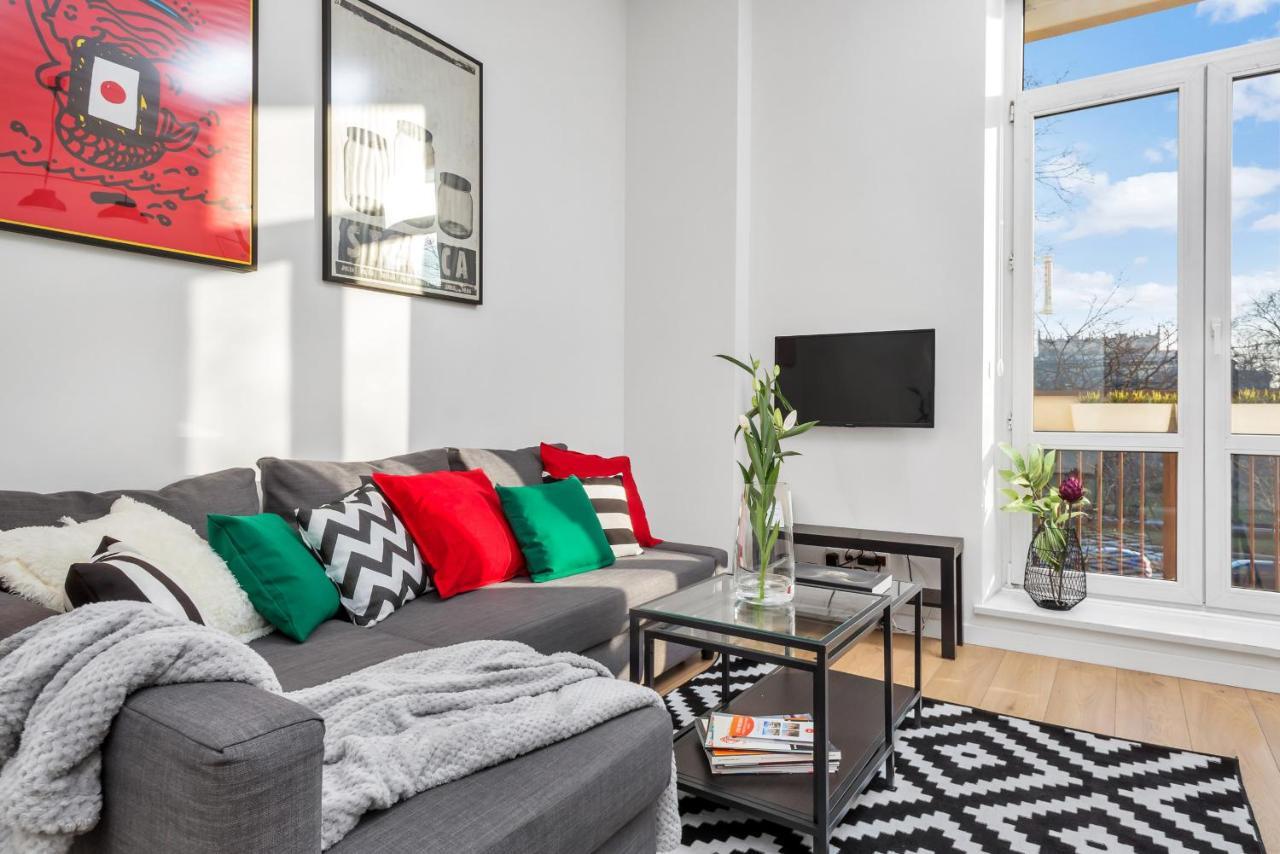 Center By Renters Apartment *
