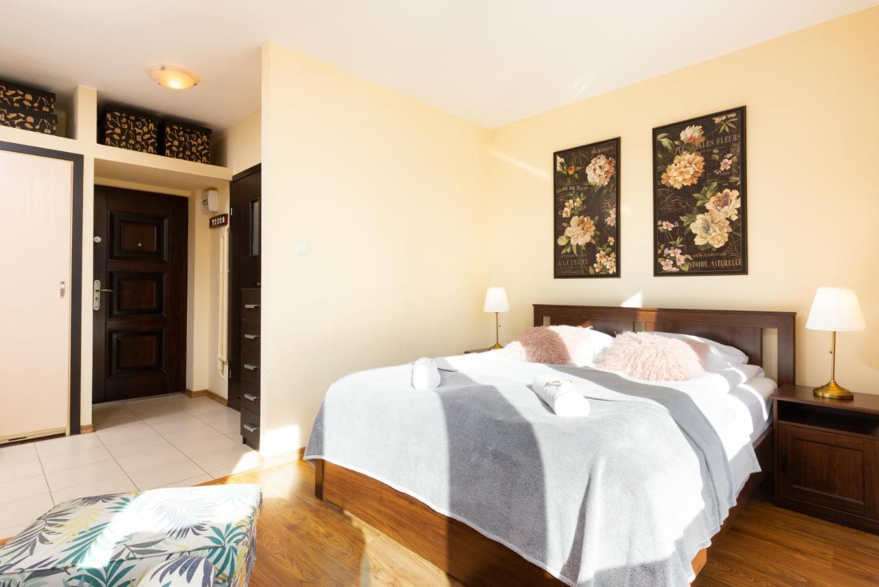 Apartament Center Krucza By Renters Warszawa