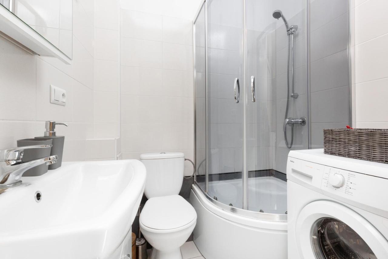 Apartament Center Krucza By Renters Warszawa
