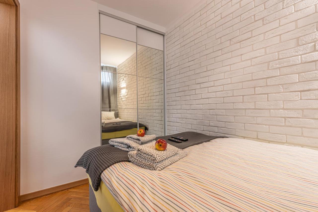 Strict Center - Metro,free Parking Apartment Warsaw