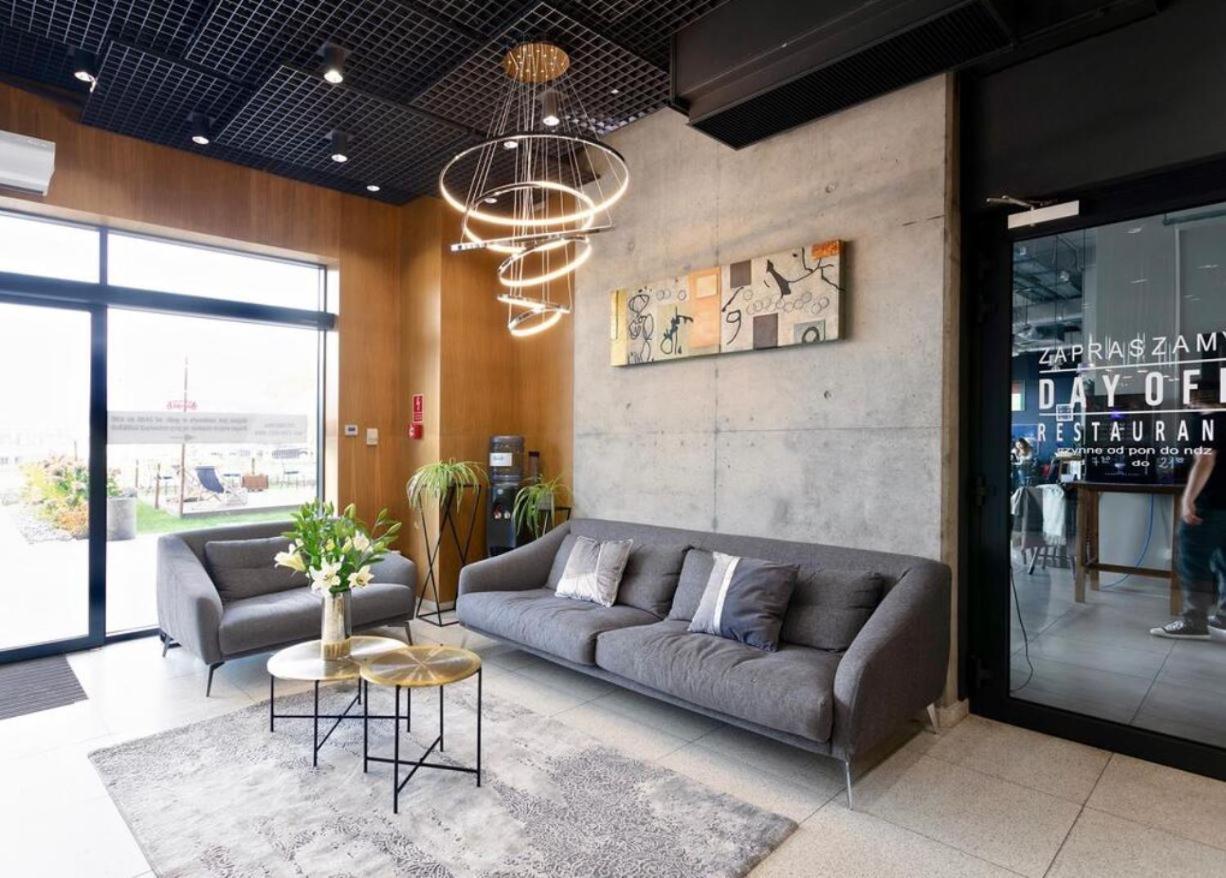 Apartment View: Modern With Parking *