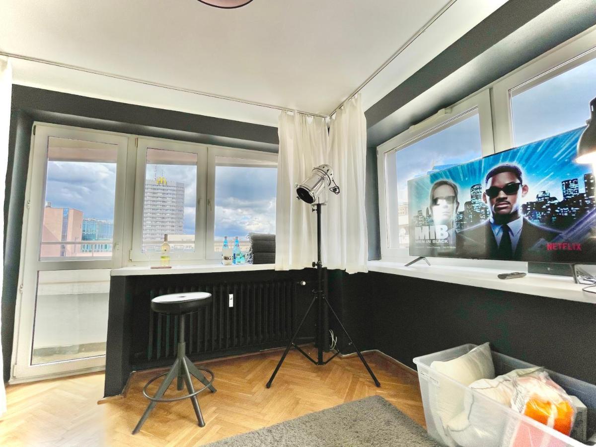 Super Silver 2xmetro Parking Wifi 300 Mb/s Nowy Netflix Hbo Appletv Filharmonia Warschau