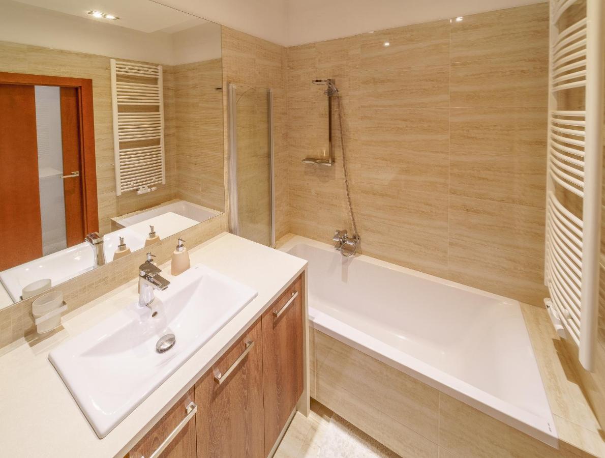 Bright And Charming- Golden Apartment- Center&s2a