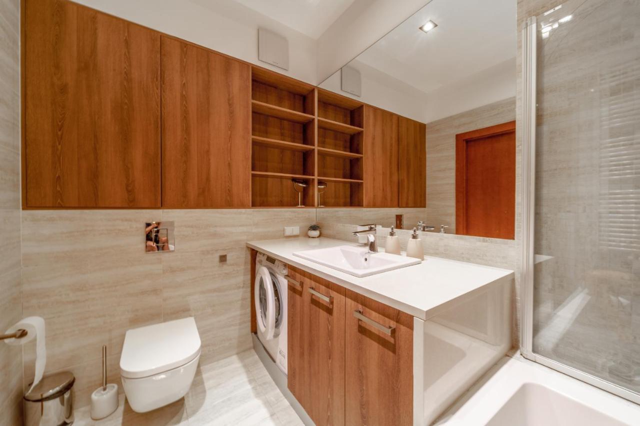 Bright And Charming- Golden Apartment- Center&s2a