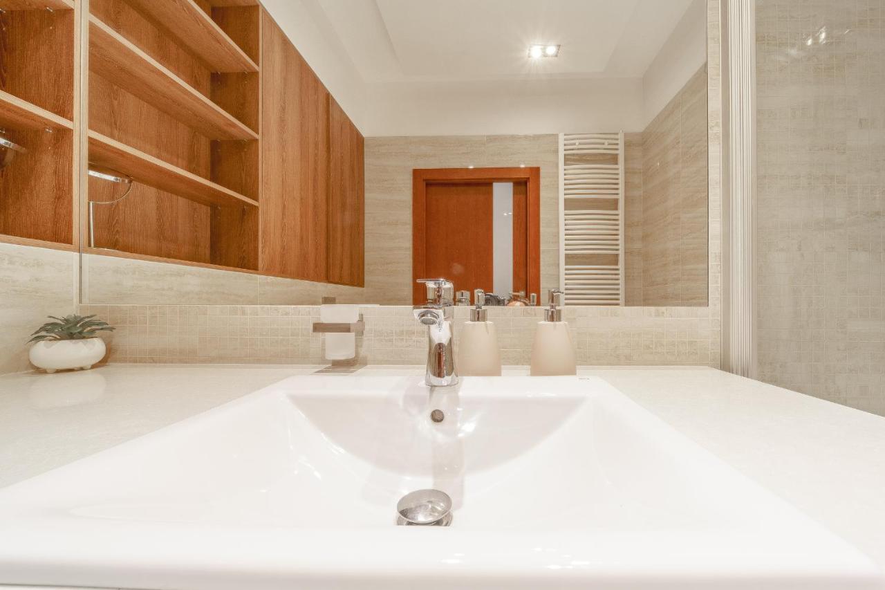 Bright And Charming- Golden Apartment- Center&s2a