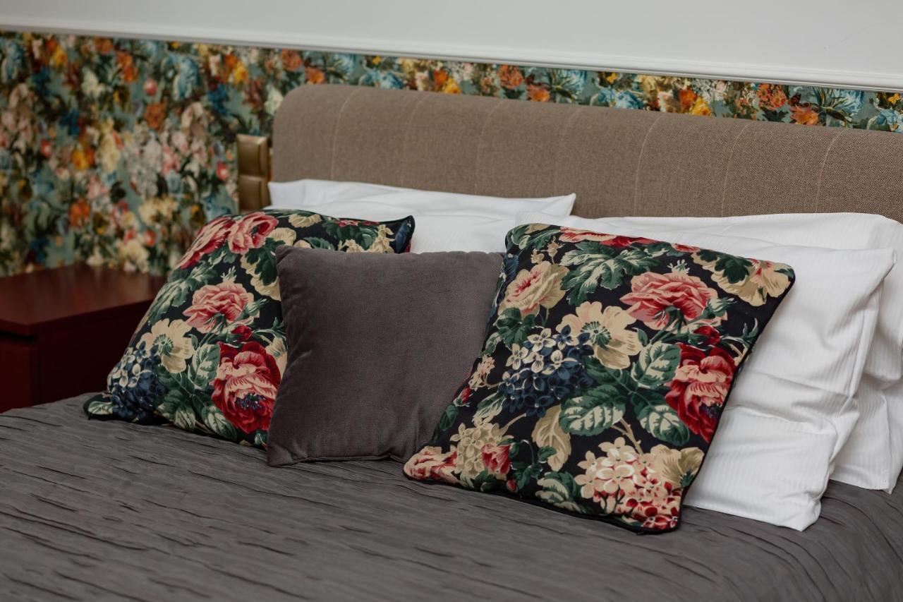 Apartment On The Square By Renters
