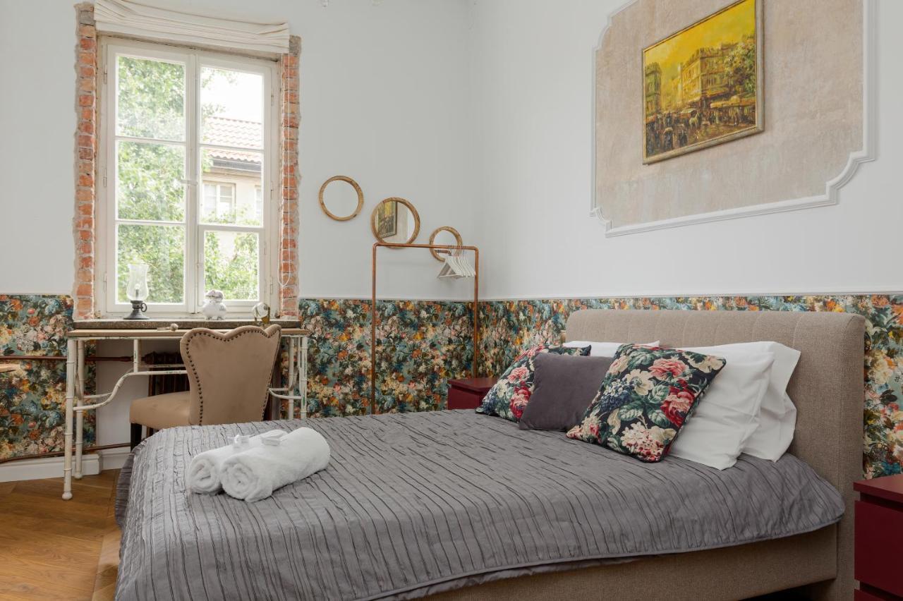 Apartment On The Square By Renters