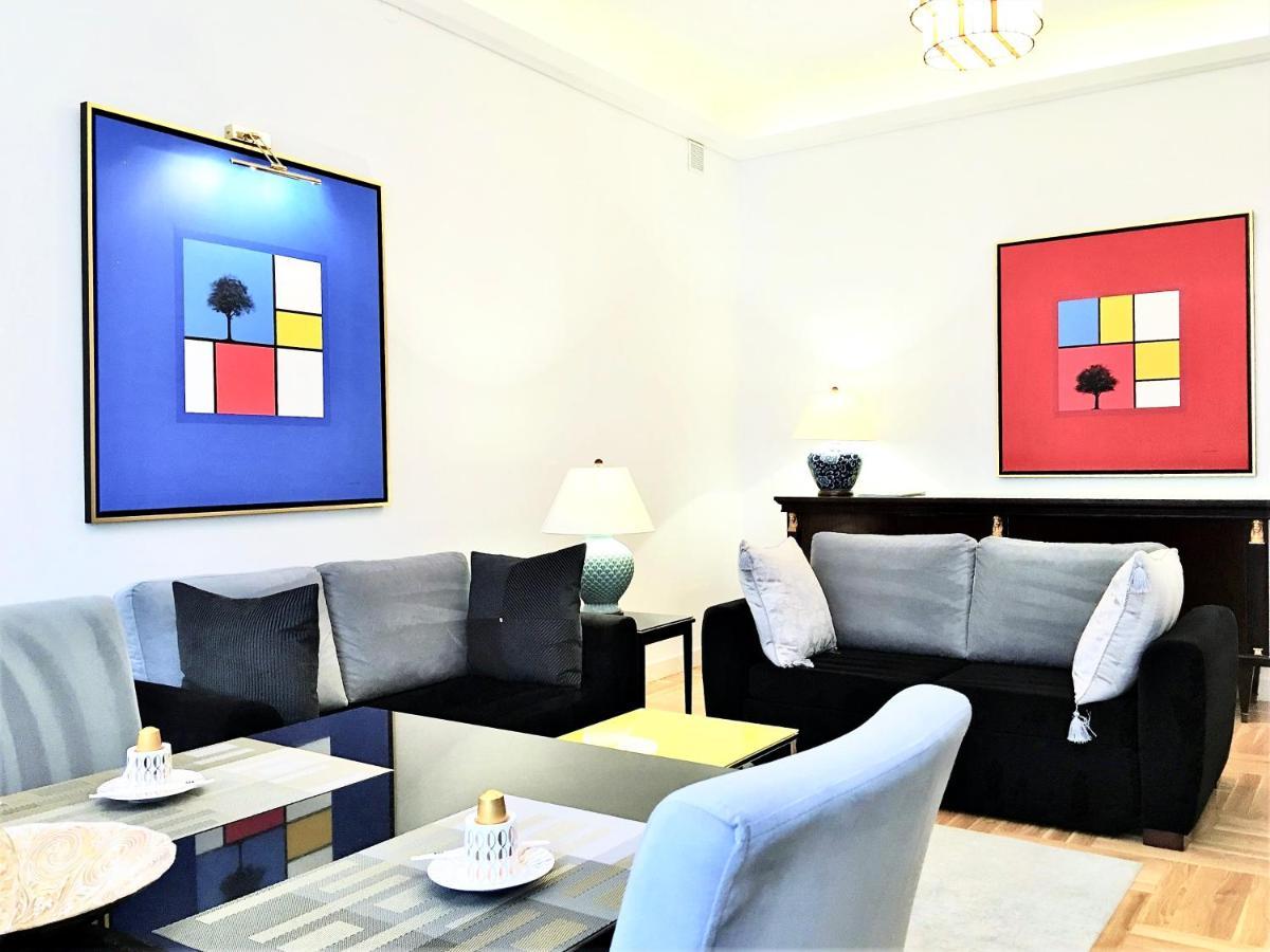 Luxury Mondrian Market Square Iii *