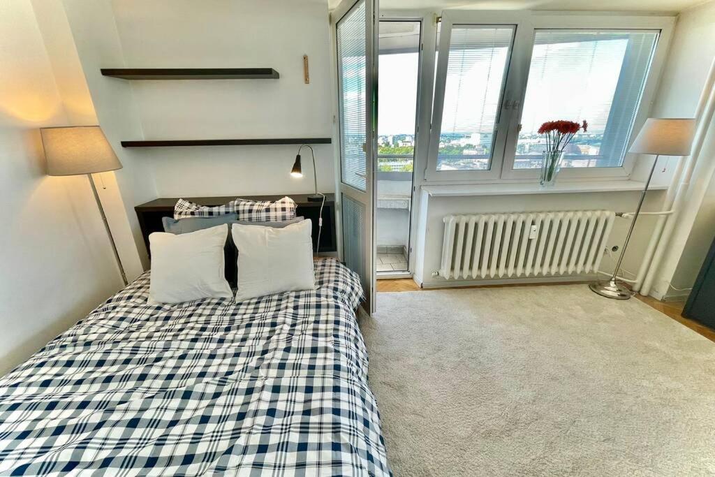 Orange 2 2xmetro Fast Wifi 50'tv Netflix Hbo Appletv+ Panorama Apartment Warschau