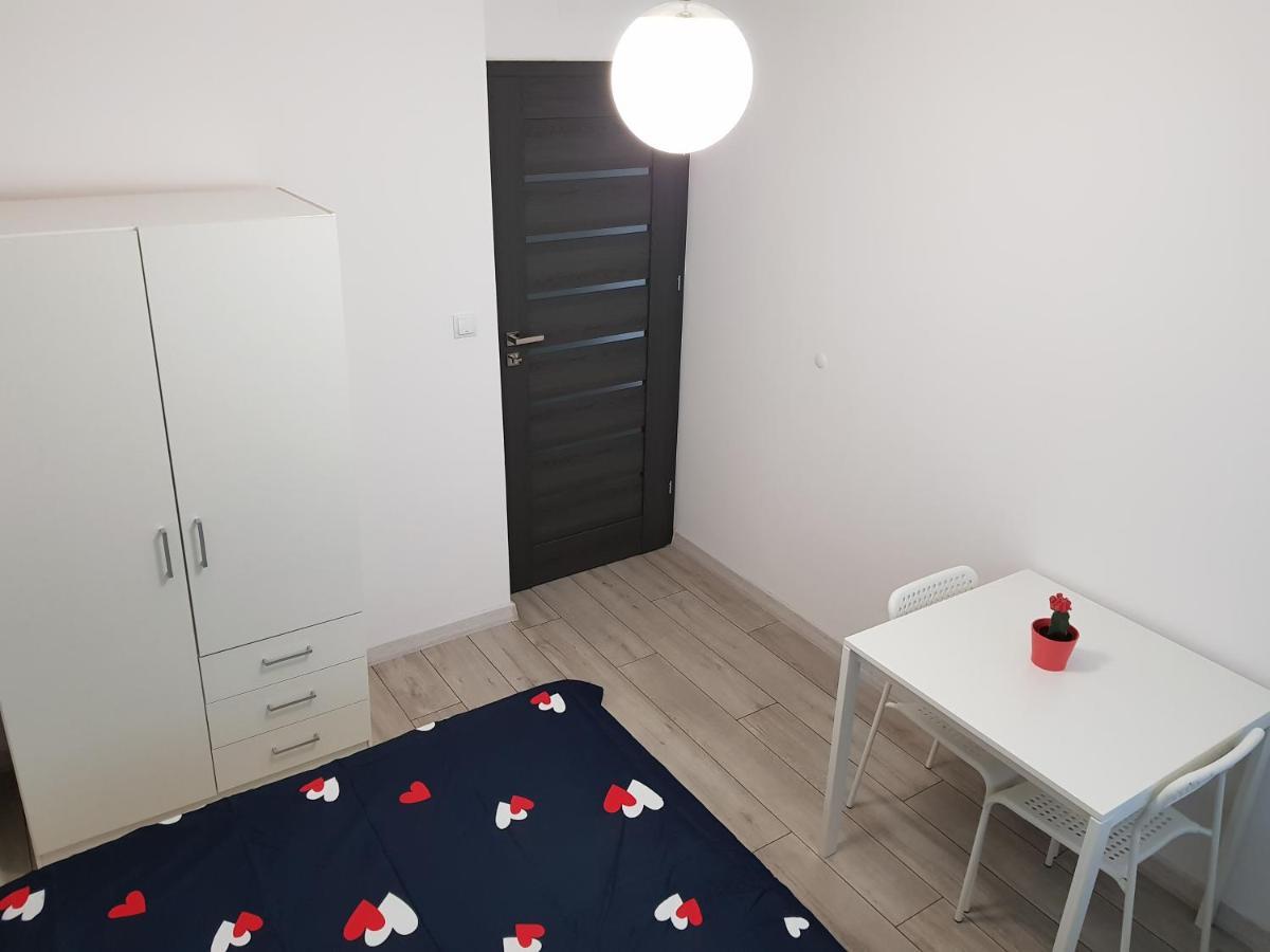 Mirrorroom Pl Airport Homestay Warsaw