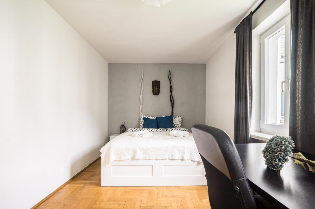 Oomph 3-bedroom Flat Warschau