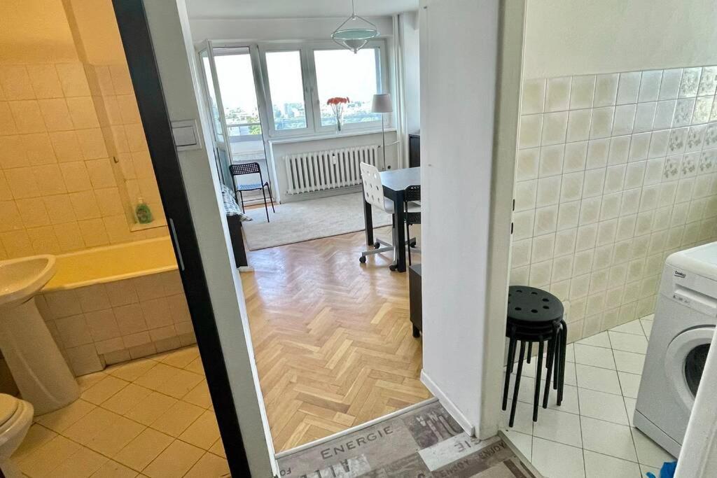 Orange 2 2xmetro Fast Wifi 50'tv Netflix Hbo Appletv+ Panorama Apartment Warschau