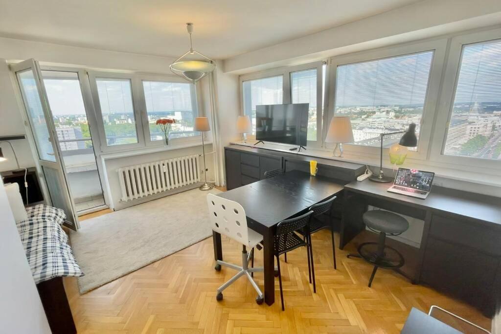 Apartment Orange 2 2xmetro Fast Wifi 50'tv Netflix Hbo Appletv+ Panorama *